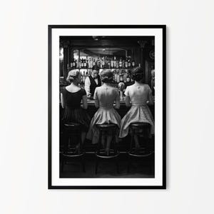 Frauen trinken an der Bar Poster - schwarz weiß Druck - Bar Warenkorb Druck, Vintage Bar Wandkunst, drei Freunde, Vintage Poster, Frauen Druck