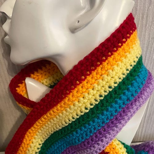 Écharpe en laine arc-en-ciel au crochet, cadeau Gay Pride LGBTQ