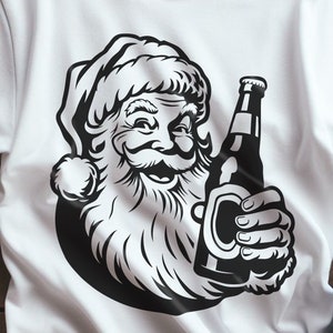Cerveja de Natal SVG, arquivo de corte SVG de cerveja de Papai Noel, clipart de cerveja de Natal, silhueta festiva de cerveja de Papai Noel, cerveja natalina