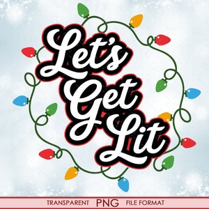 以下が含まれることがあります： 「Let's Get Lit」というテキストの周りをカラフルなライトのストリングが円形に囲んでいるクリスマスをテーマにしたデザインです。