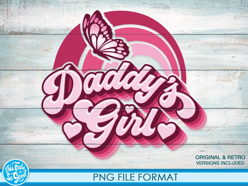 Op de afbeelding: Roze en rood grafisch ontwerp met een vlinder en de tekst "Daddy's Girl" in een retro lettertype.
