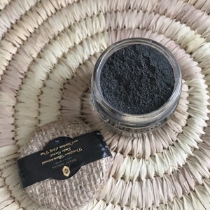 SMILE SECRET aufhellende Zahnpasta mit reiner und aktivierter Bio-Kohle
