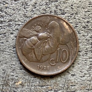 Bee on Flower / 1928 Italian Ten Centesimi Coin