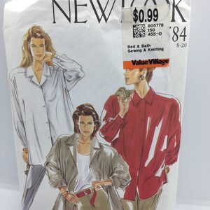 Pode incluir: Um padrão de costura para uma camisa com três estilos diferentes. O padrão é da New Look e é o número 805779. O padrão é para os tamanhos 150 e 455-0. O padrão é para costura e tricô de cama e banho. O padrão é da Value Village e custa € 0,99.