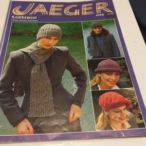 Ulotka nr 4766 - Czapka i szalik Jaeger Lambswool Tweed Double Knitting