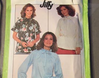 8293 Vintage 1977 Simplicity Sewing Pattern Misses Jiffy Pullover Blouse  Size 10-12  Cut with Instructions