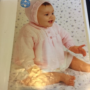 Ulotka nr 3521 - Sirdar Snuggly 4 Ply Matinee Coat & Bonnet 12-18 cali