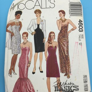 Peut inclure: Enveloppe de patron de couture McCall's avec des illustrations de robes de soirée pour femmes. La couverture comprend le texte "Fashion Basics" et le numéro de modèle 4603. La taille est 12.