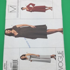 Può includere: Un cartamodello per un abito da maternità. Il cartamodello è per le taglie 18, 20 e 22. Il cartamodello è di Vogue Patterns ed è stato disegnato da Lauren Sara.