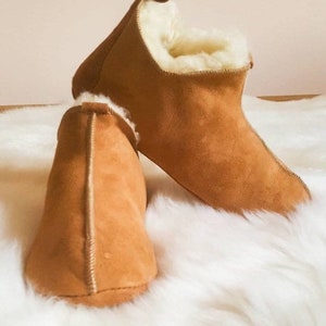 Leather slippers, Womens slippers, Sheepskin Boots, Warm, Comfy, Sheepskin slippers, House slippers, Black Friday  Christmas Gift