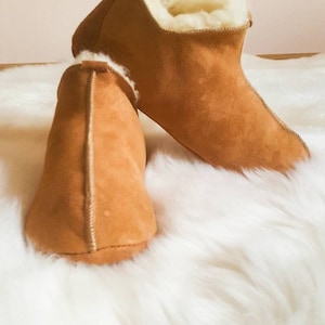Leather slippers, Womens slippers, Sheepskin Boots, Warm, Comfy, Sheepskin slippers, House slippers,, Black Friday  Christmas Gift