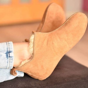 Leather slippers, Womens slippers, Sheepskin Boots, Warm, Comfy, Sheepskin slippers, House slippers, Black Friday  Christmas Gift