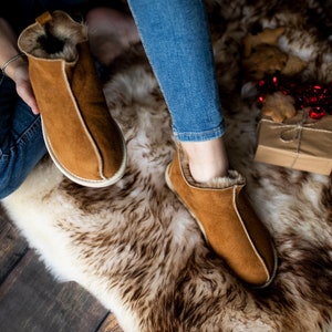 Sheepskin slippers, lambskin slippers, fur slippers, leather slipper warm moccasins, for women, winter boots, house slippers, Black Friday
