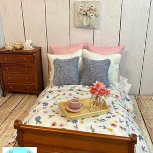 Miniature Dollhouse Bedding Set, Flowers, Scale 1:12