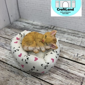 Letto per gatti in miniatura per casa delle bambole, scala 1:12