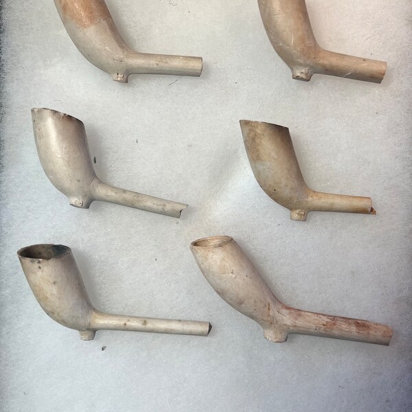 Virginia Tavern Clay Pipes Dating From 1640’s-1730’s. You will receive One Pipe From Pictures.