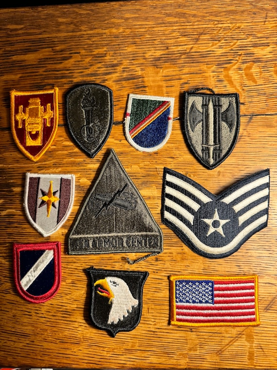 Assorted Vintage Lot of 10 United States Military… - image 1