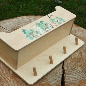 Kindergarderobe Waldfreunde mit Ablagebox aus Holz, personalisierte Kindergarderobe mit Mützenfach, Kindergarderobe mit Namen, Geschenk Kind Bild 8