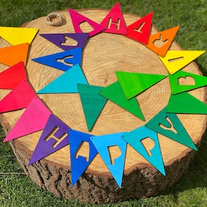 Guirlande d&#39;anniversaire XL &quot;Happy Birthday&quot; en bois arc-en-ciel