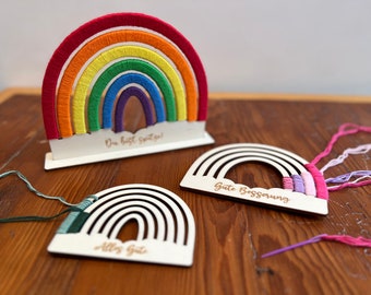Gepersonaliseerde regenboog knutselset - inclusief garen en gereedschap! Regenboog naamplaatje van hout en garen, cadeau voor geboorte of doop.