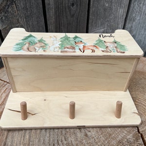 Kindergarderobe Waldfreunde mit Ablagebox aus Holz, personalisierte Kindergarderobe mit Mützenfach, Kindergarderobe mit Namen, Geschenk Kind Bild 6