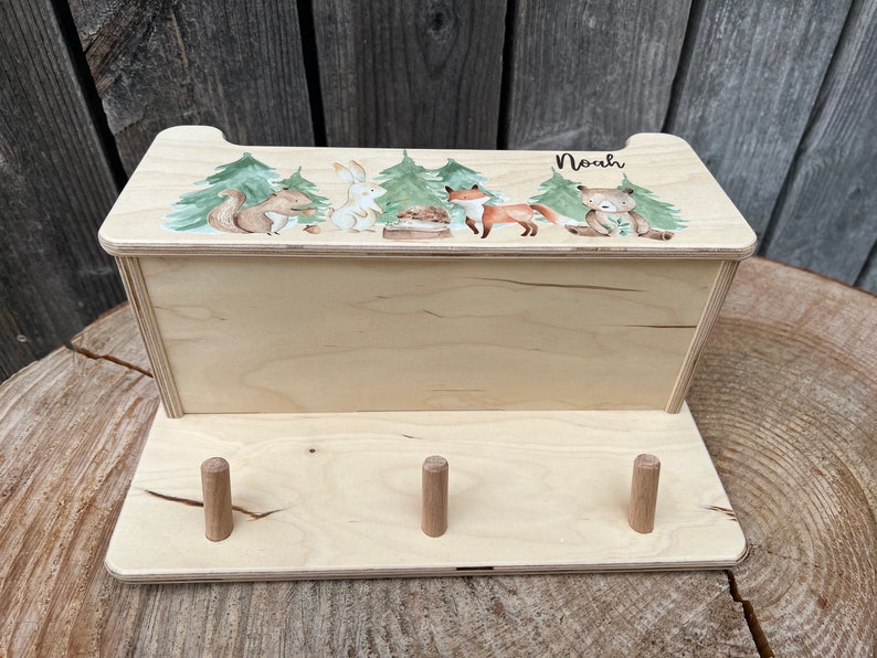 Kindergarderobe Waldfreunde mit Ablagebox aus Holz, personalisierte Kindergarderobe mit Mützenfach, Kindergarderobe mit Namen, Geschenk Kind Bild 6