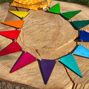 Guirlande d&#39;anniversaire arc-en-ciel en bois