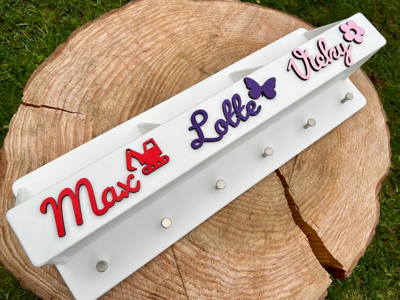 Kinder Garderobe mit Ablage, Garderobe für Kinder aus Holz, Kindergarderobe mit Mützenfach, Kindergarderobe mit Name, Kinder Garderobe personalisiert, besonderlich