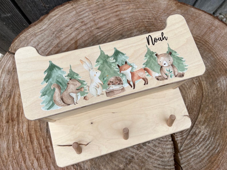 Kindergarderobe Waldfreunde mit Ablagebox aus Holz, personalisierte Kindergarderobe mit Mützenfach, Kindergarderobe mit Namen, Geschenk Kind, personalisierte Garderobemit Fuchs Bär Hase Eichhörnchen und Namen