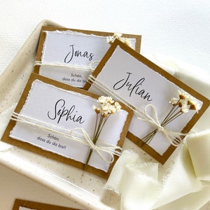 Place cards | dried flowers | name tags | place cards for weddings, baptisms, communions, birthdays, parties | Kraft paper
