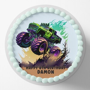 Może przedstawiać: Zielony i fioletowy topper na tort w kształcie potwora z napisem "Happy 8th Birthday Damon".