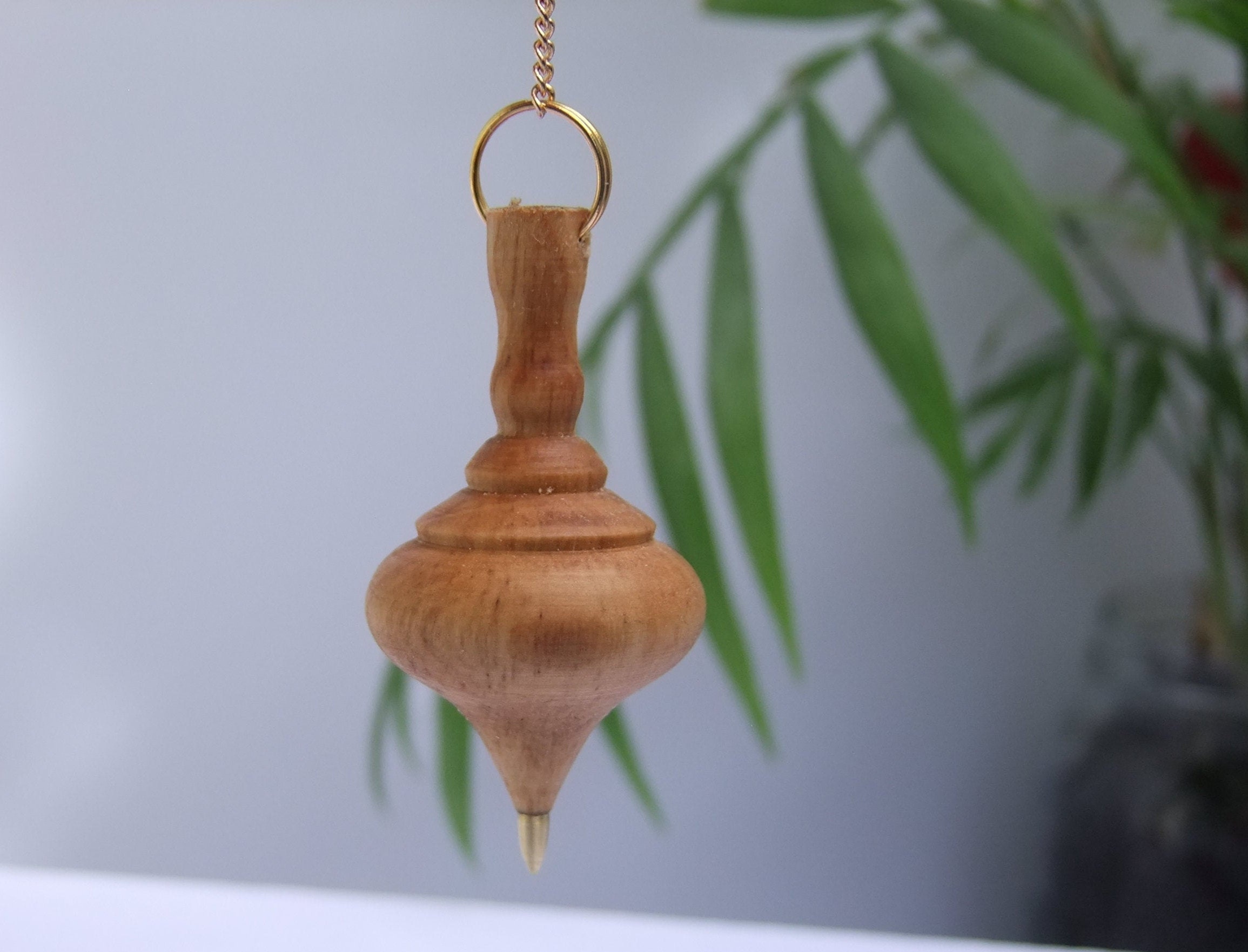 Pendule de Radiesthésie en Bois d' Olivier Fait Main, Vendu avec Sa Boite et Son Sachet Transport