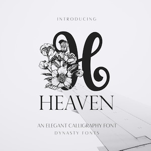 Pode incluir: Apresentação do Heaven, uma fonte de caligrafia elegante da Dynasty Fonts. O nome da fonte é exibido em uma fonte serif preta com uma letra H preta estilizada decorada com um design floral.
