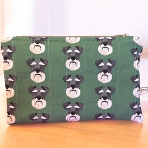 Monedero con cremallera con diseño de Schnauzer Love / Monedero con cremallera hecho a mano para amantes de los perros / Bonito neceser de viaje para artículos pequeños / Regalo para amantes de los Schnauzer