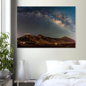 Milchstraße Nachthimmel Poster - Atemberaubende Femes bis zur Vulkankette der Vulkane Berge Landschaft - Semi-Glossy Wand Kunstdruck
