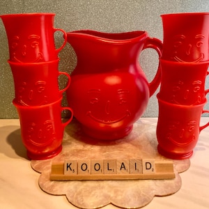 REDUCED~ VTG Red Kool-Aid Pitcher & 6 cups~ Bright Red &quot;Classic Kool-Aid Smile Face&quot; on 2 Qt. Pitcher and on 6 Red Cups, Like New FREESHIP!