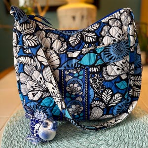 Vera Bradley Blue Floral Quilted Crossbody Sling NWOT! Vera Bradley | Bags | Vera Bradley Blue Floral Quilted  main image 4