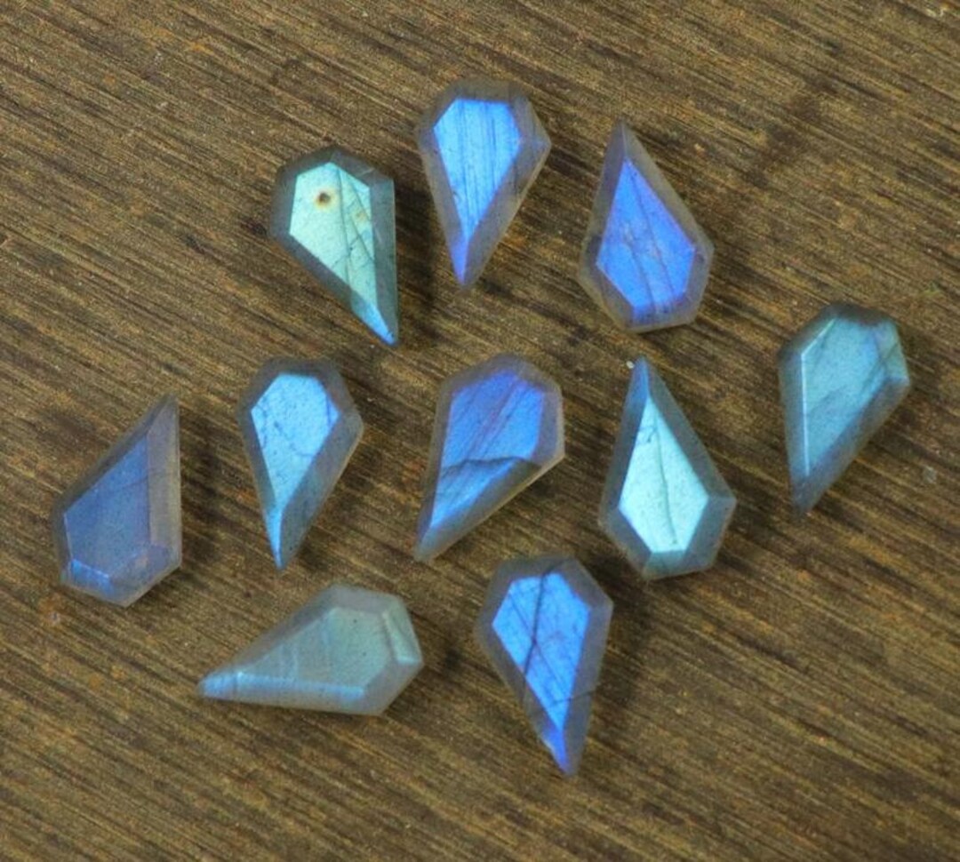Kaya◆一点物✧ラブラドライト×ブルースピネル アシンメトリーピアス Kaya◇一点物✧ラブラドライト×ブルースピネル アシンメトリーピアス