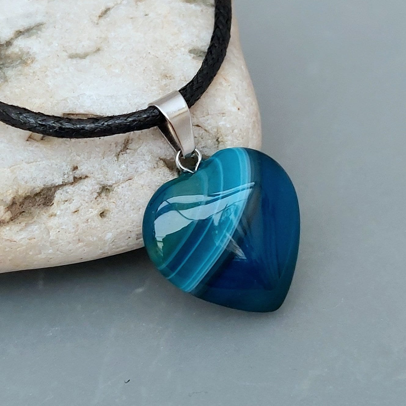 Blue agate pendant necklace discount
