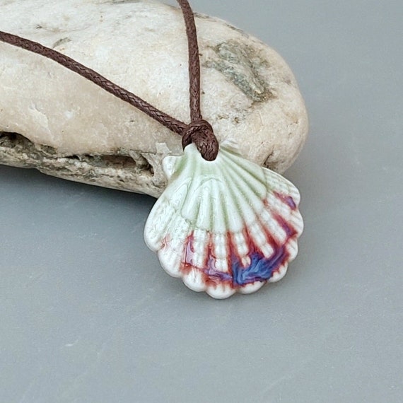 Collier Pendentif Coquille Saint-Jacques Verte Avec Chaîne - Bijoux Des Lys - Longueur 50 Cm
