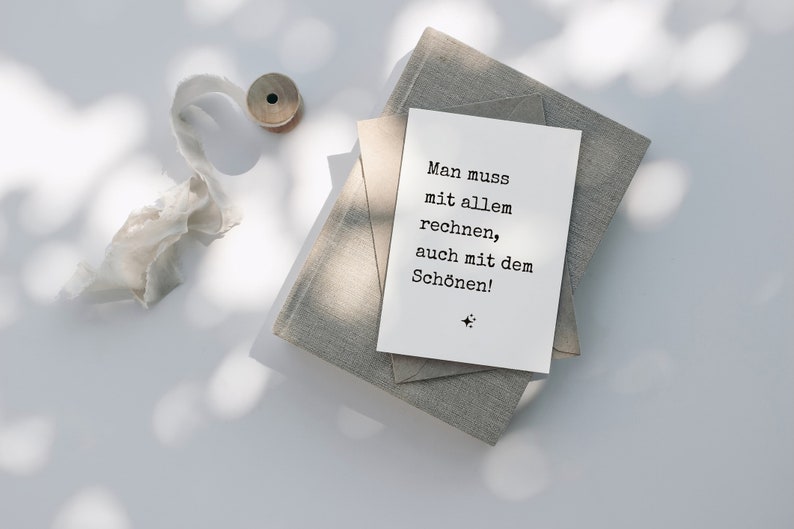 Man muss mit allen rechnen, auch mit dem SchönenKarte für die Motivation Minimalistische Postkarte Bild 4