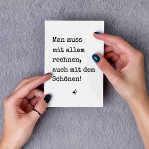 Man muss mit allen rechnen, auch mit dem SchönenKarte für die Motivation Minimalistische Postkarte Bild 2