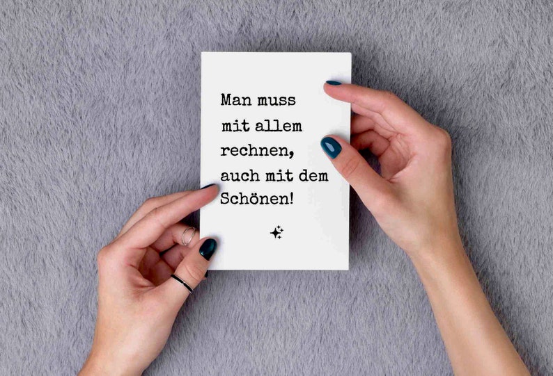 Man muss mit allen rechnen, auch mit dem SchönenKarte für die Motivation Minimalistische Postkarte Bild 2