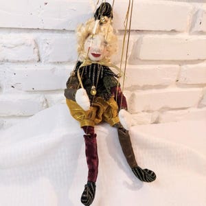 Mark Robert&#39;s Marionette Doll Embroidered Face Puppet Jester Shelf Sitter Fabric Soft Sculpture