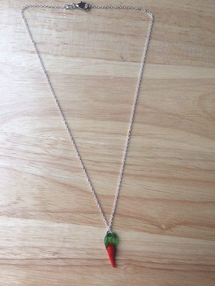 Glass Chili Pepper Necklace / Spicy Pepper Dangling Necklace / Etsy 日本