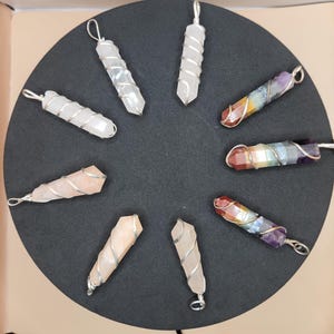 Trådlindad kristallspetshänge – Chakra, kvarts, aventurin