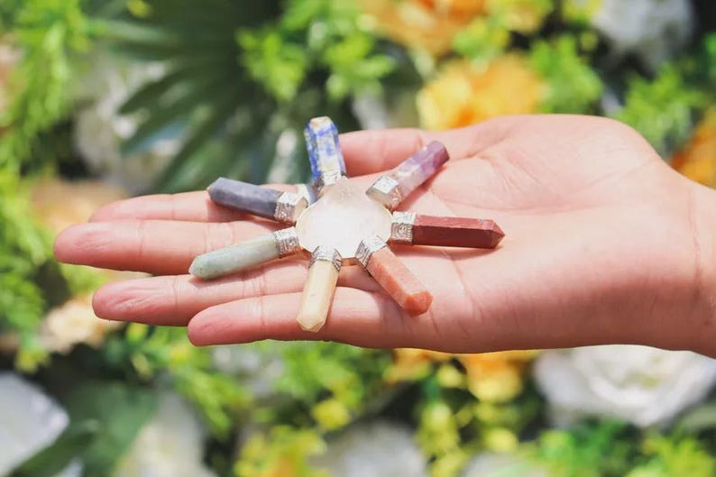 7 Chakra Assorted Crystal Energy Generator With Clear Quartz Center ...