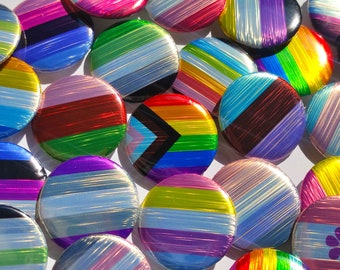 Przypinka z szczotkowanego metalu o średnicy 1,25 cala – ręcznie robiona, holograficzna przypinka z flagą LGBTQ+