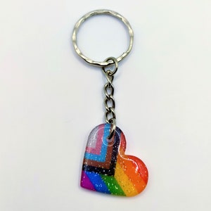 Porte-clés coeur - LGBTQ+ breloque drapeau de la fierté scintillant holographique fait main + porte-clés