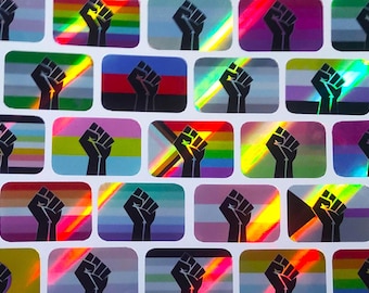 Schuine sticker van 1 x 1,5 inch - LGBTQ+ holografische handgemaakte vinylstickers met verhoogde vuist Pride-vlag